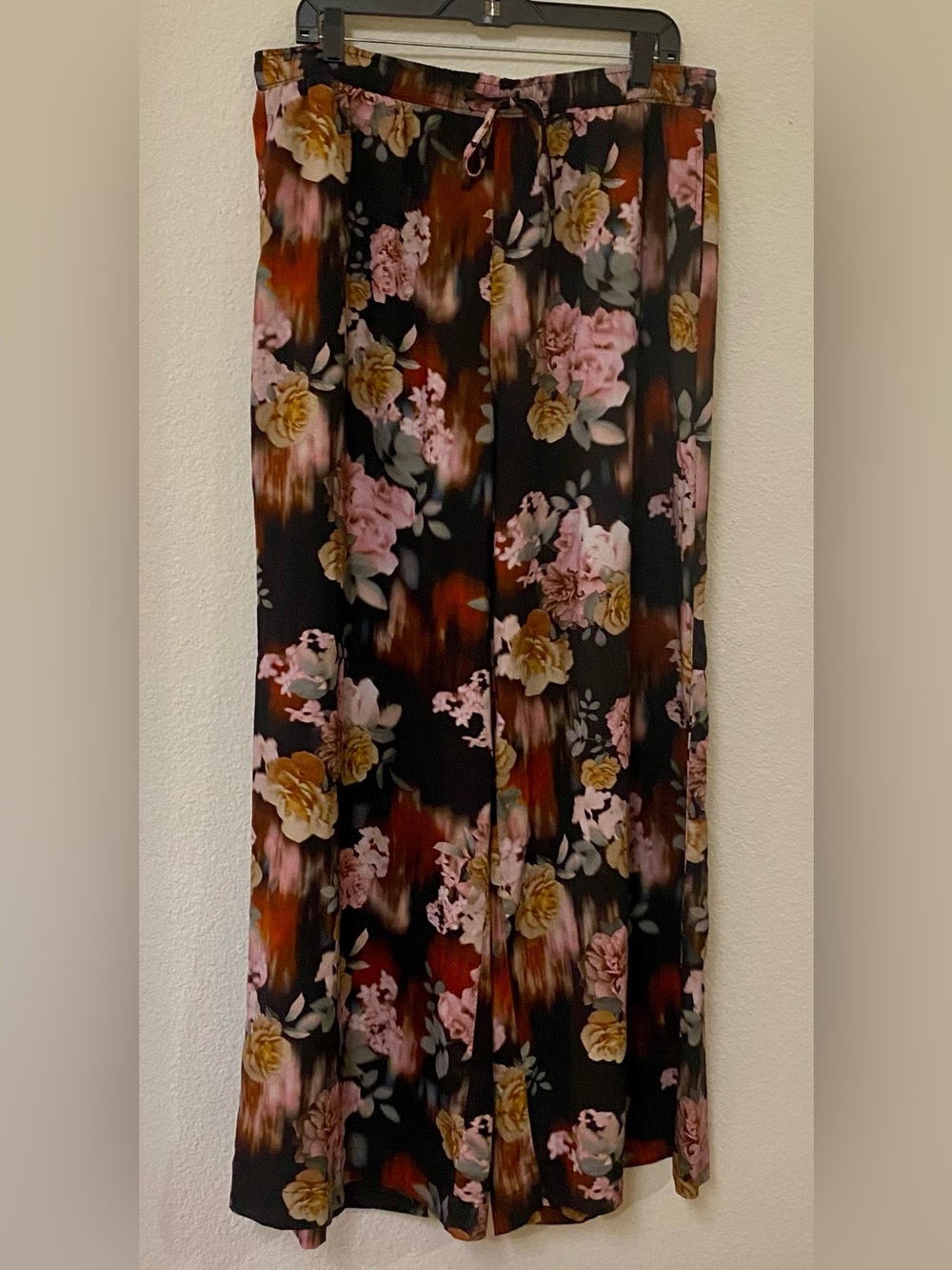 Torrid Wide Leg Challis Pull Up Pants - Black Floral - Quick List For Live
